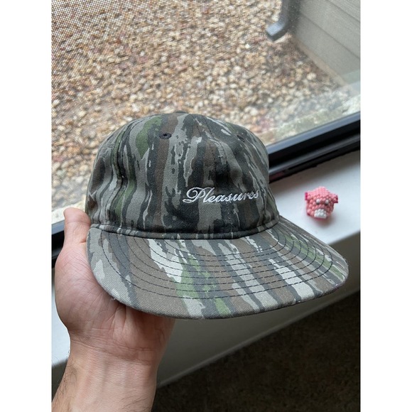 RARE $133 2022 SS Pleasures New Era Real Tree Camo Strap Back Script Skater Hat - Picture 1 of 9